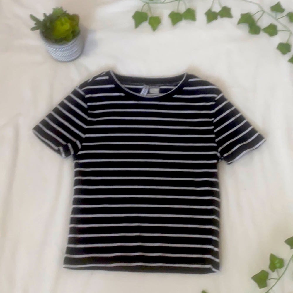 H&M Black and white short sleeve T size: M (girl)